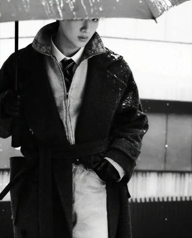 白敬亭内搭 冬日高级感的温柔诠释