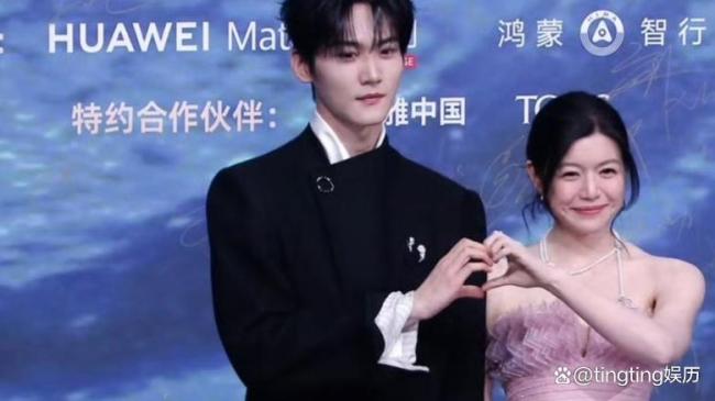 曾舜晞领嗑陈妍希周柯宇 甜蜜互动引爆微博之夜