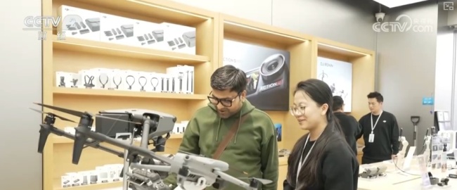 “到中国过春节”成为时髦新风尚 外国游客纷至沓来