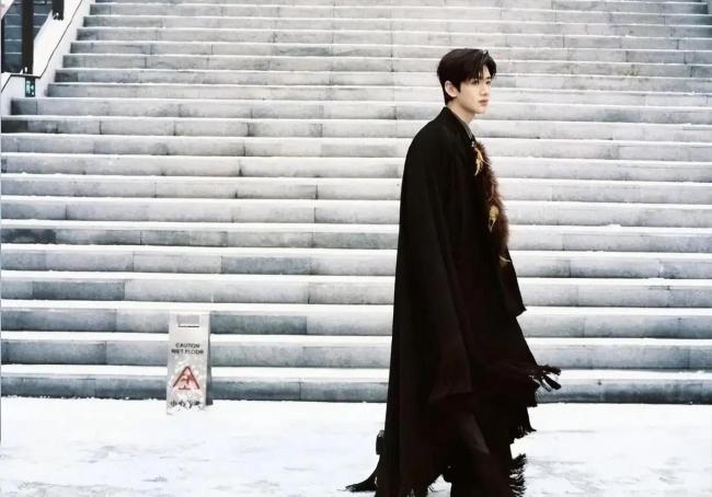 白敬亭内搭 冬日高级感的温柔诠释