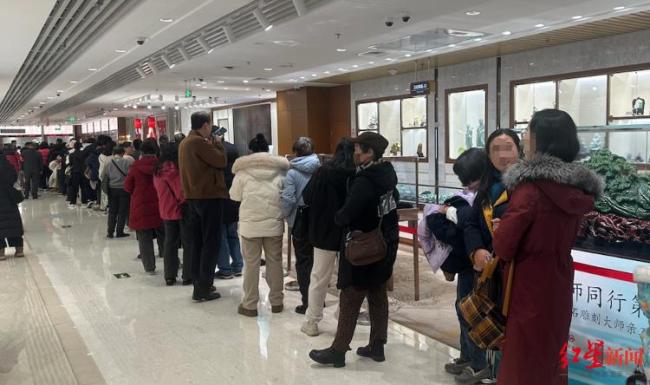 金店买金和卖金的大长队消失了