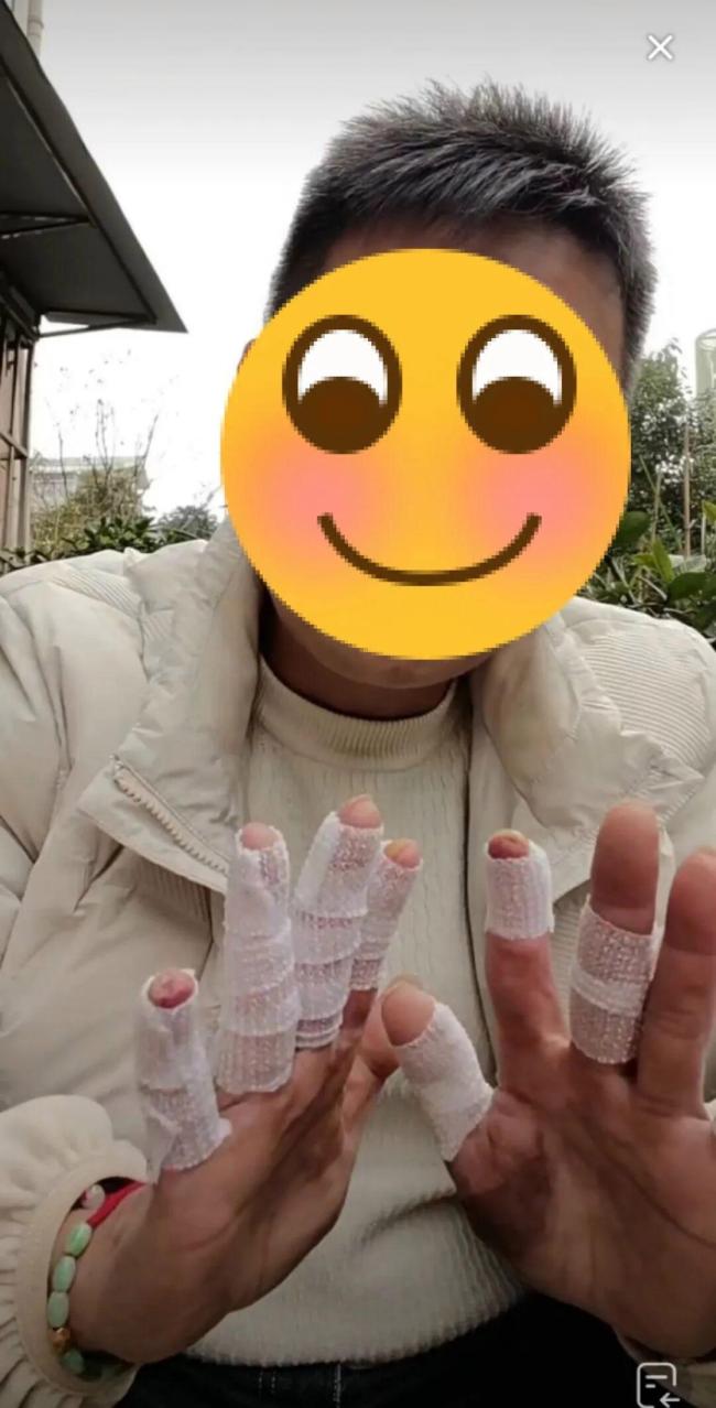 货车司机火中救出三人竟有隐情 事故主责方救人