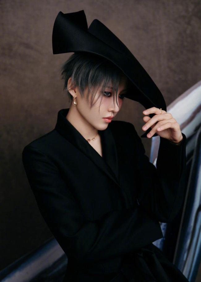 刘雨昕裸粉玫瑰妆