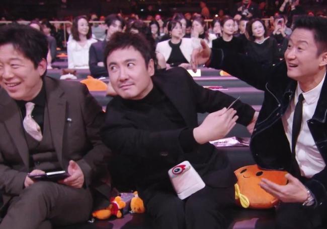 黄渤沈腾吴京 东说念主老了作念什么王人心酸 不要苛刻老东说念主成热梗