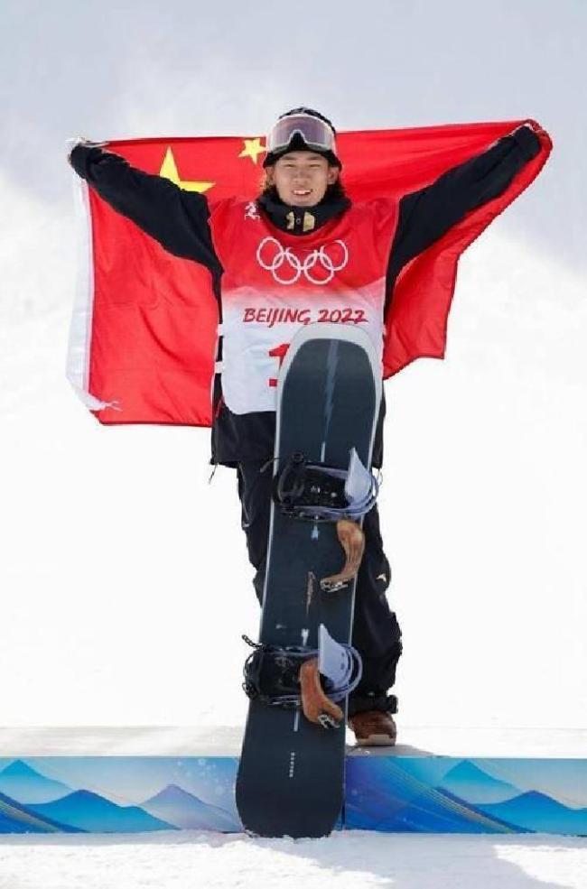 苏翊鸣回应第一跳摔倒 硬核反弹展现韧劲