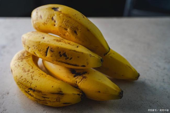 山东一男子为降血压，每天坚持吃香蕉，半年后他的血压情况如何 单靠食物降压靠谱吗？