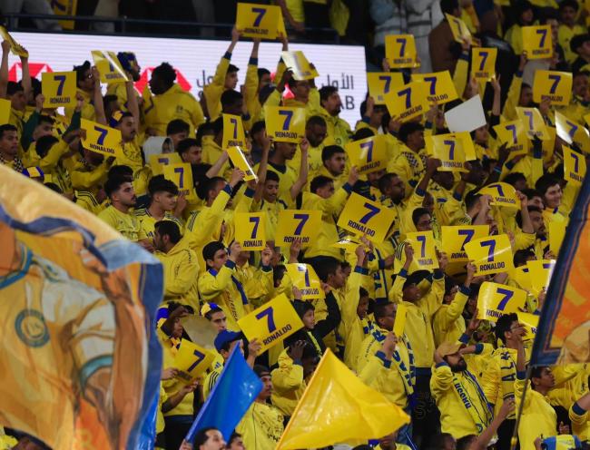 利雅得胜利球迷声援C罗罢赛