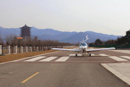 山东男子开飞机带父亲回家过年 低空经济助力返乡路