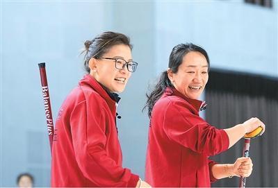 武大靖现场观看冬奥开幕式 为冰雪健儿加油助威