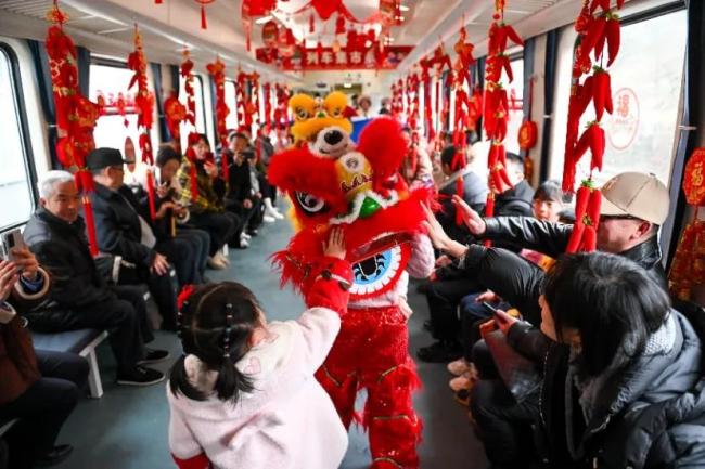 春运看发展 变迁中的中国脚步