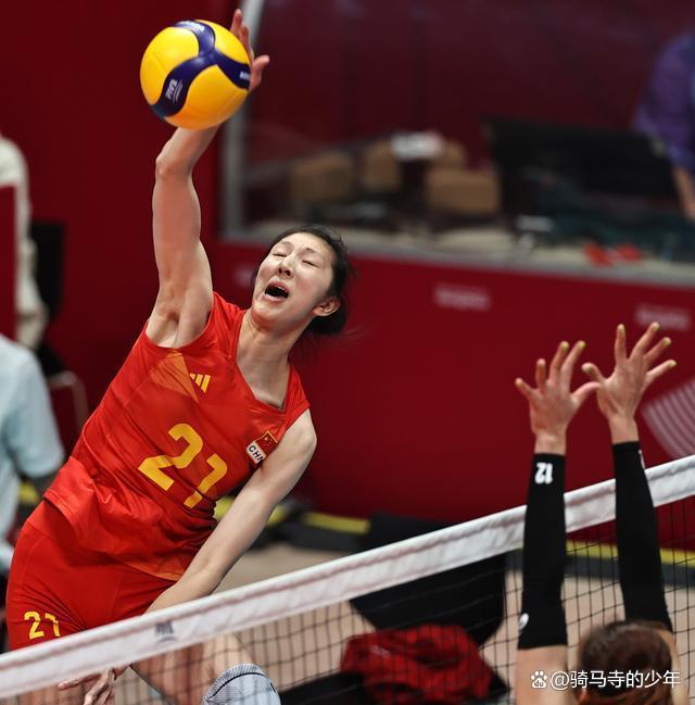 换位！中国女排右翼进攻告急，庄宇珊或改接应，李盈莹领衔主攻 最强“三叉戟”迎战日本