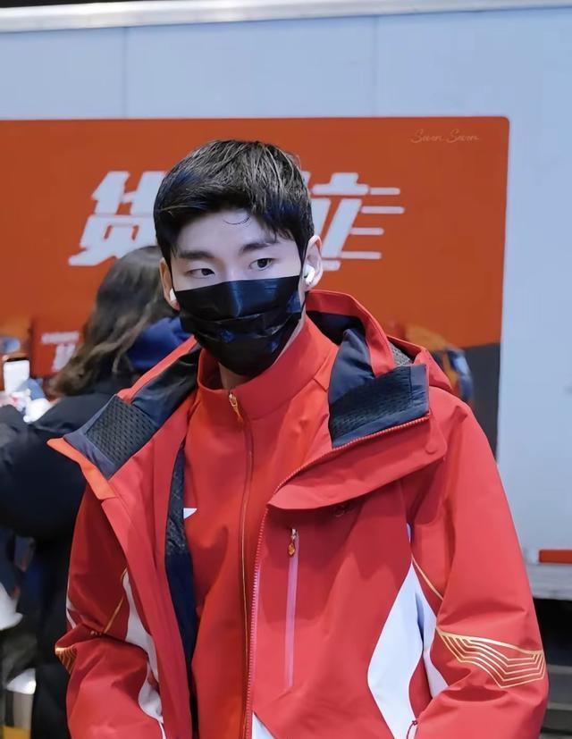 林孝埈转发中国队入场照 顶级天赋的重生之路