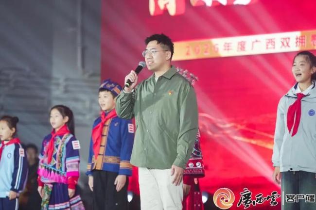 1999年捐款造航母的男孩登上广西舰 从个人心愿到集体奔赴