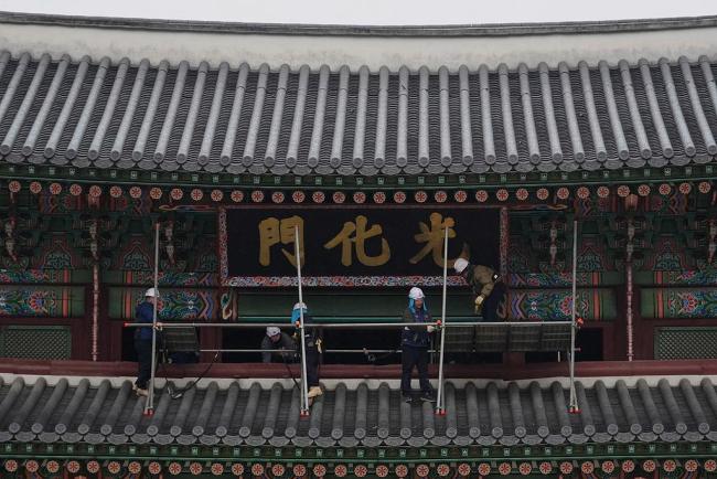 首尔光化门增设韩文牌匾？韩国社会激烈争论