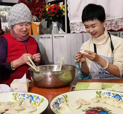 贺娇龙坠马及送医抢救细节露馅 敬业精神感东谈主至深