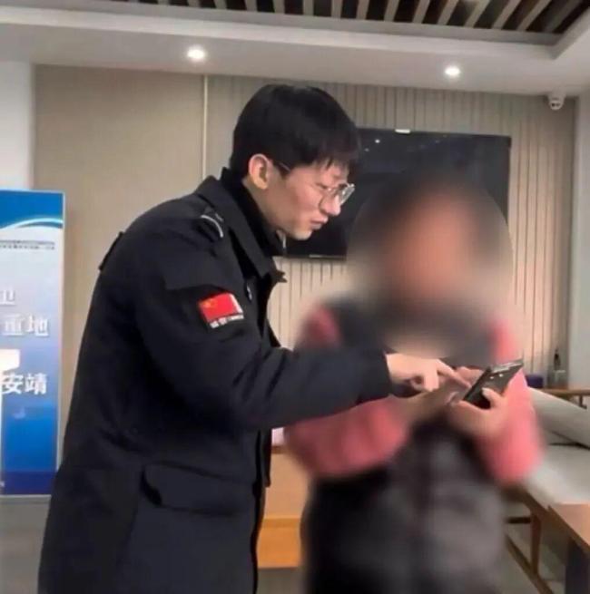 女儿一句话 妈妈立马把“男友”拉黑 女儿警觉识破骗局