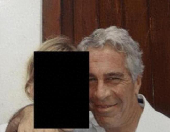 爱泼斯坦让受害者走秀试镜画面曝光 余震未消