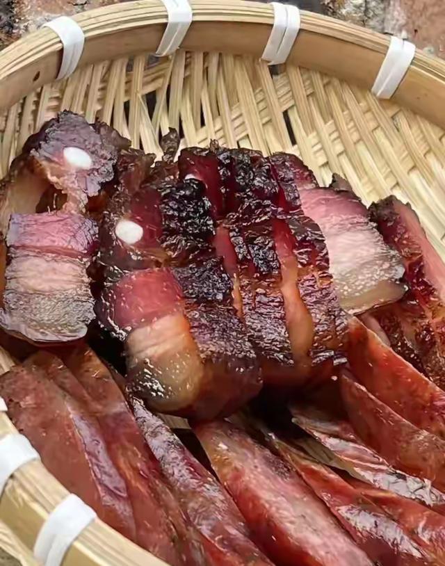 被民众 “品评” 的腊肉,贵州东谈主年年吃,朔方东谈主为何不爱? 南北饮食文化大对决