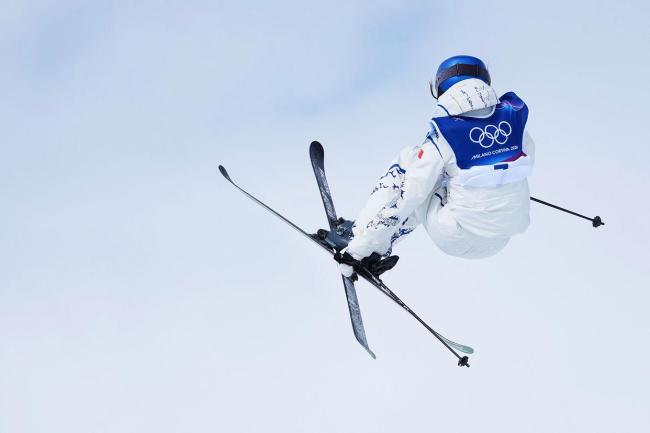 谷爱凌米兰冬奥女子坡面障碍技巧摘银 瑞士选手微弱优势夺金