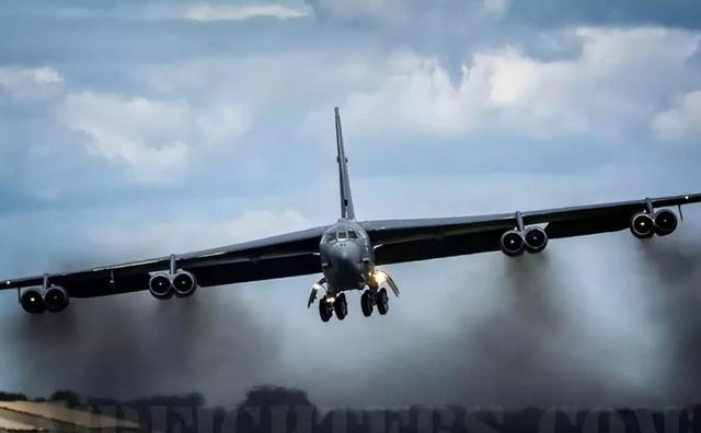 轰炸机实弹训练震撼来袭 南海局势紧张升级