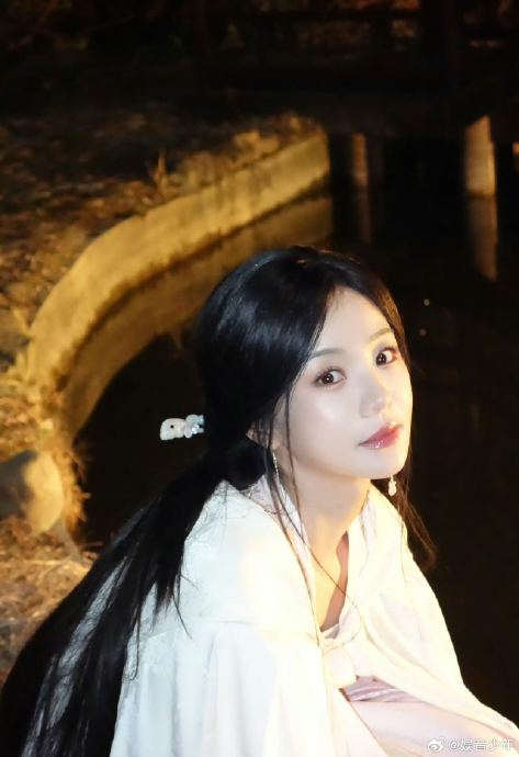 胡意旋演了个A市来的追星女 演技获赞“白切黑教科书”