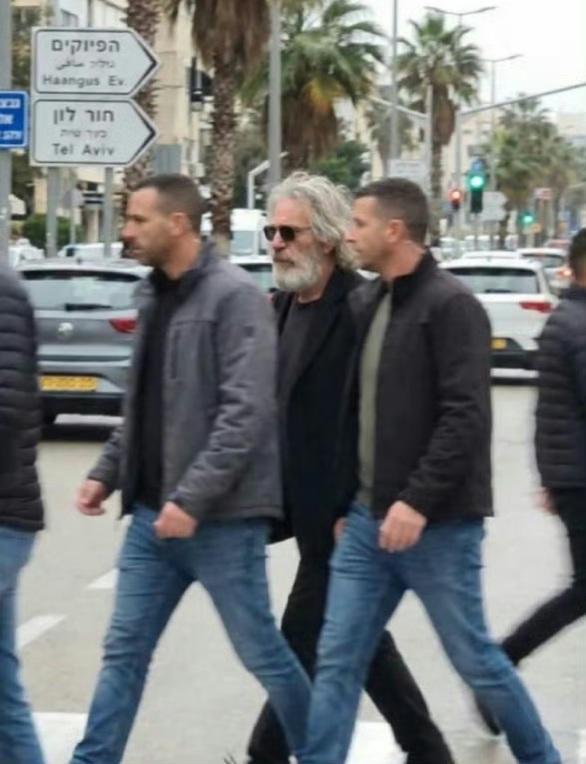 爱泼斯坦死后监狱曾用假尸欺骗记者 真相更加扑朔迷离