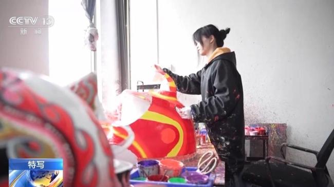 00后作念的醒狮火到好意思国新加坡 创意点亮传统