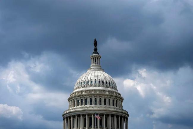 爱泼斯坦案：底下九级风波，上头葫芦依样