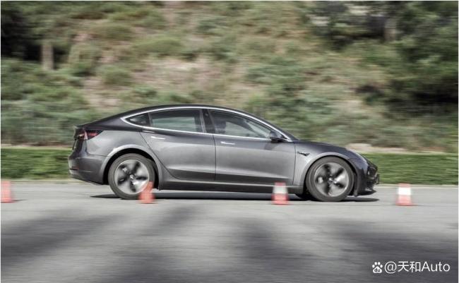 纯电车高速自驾：时速若干最省电？比开空调还保续航的温柔秩序？