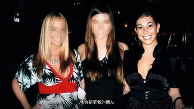 爱泼斯坦疑在客户面前拉起女孩上衣 新文件揭露更多细节