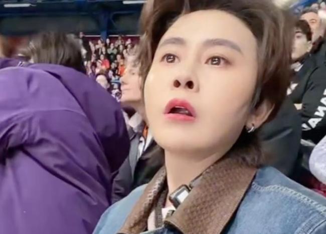 王濛现场不雅战速滑混接 看得快哭了 林孝埈场边万古间垂头抱着脸