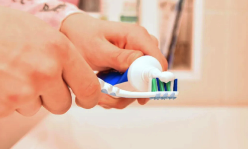 医生建议刷牙后先别漱口 刷牙时一个动作让牙膏失效