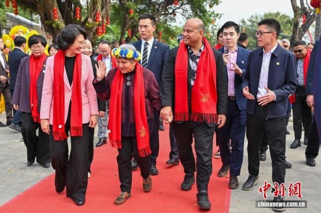 瑙鲁总统回江门过年泛舟观鸟拍不停 祖籍地欢度小年