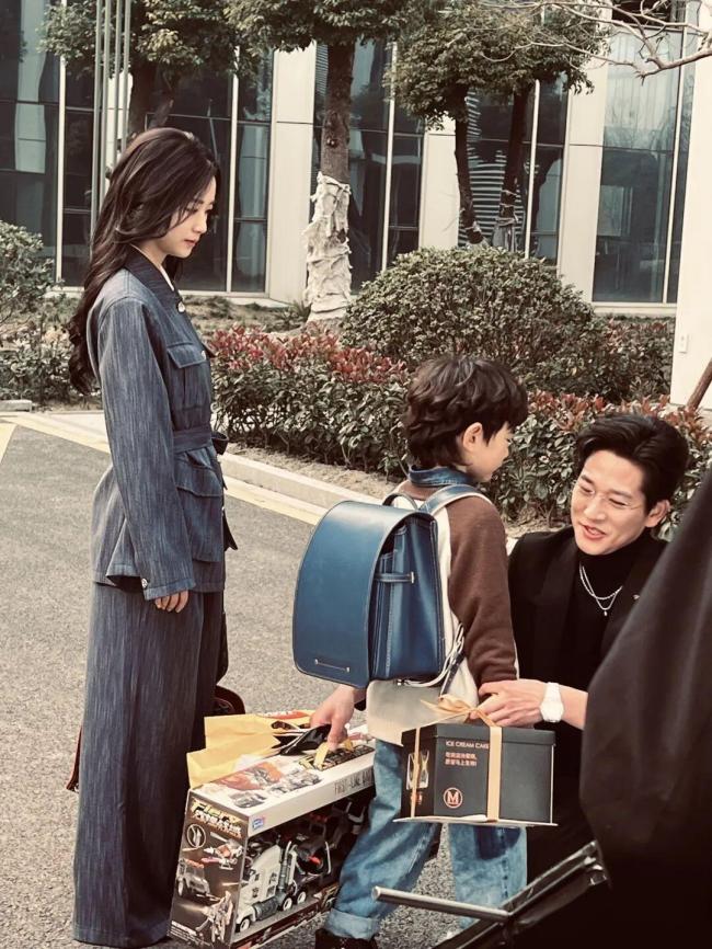 9岁男孩拍短剧一天挣2000 童星之路的挑战与收获