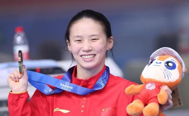 陈芋汐主持跳水队新春晚会 从容掌控舞台