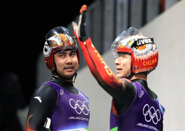 女子双人雪橇迎来奥运首秀 意大利之夜闪耀科尔蒂纳