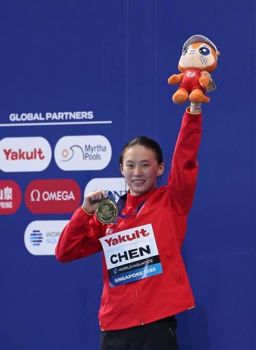 陈芋汐主持跳水队新春晚会 从容掌控舞台