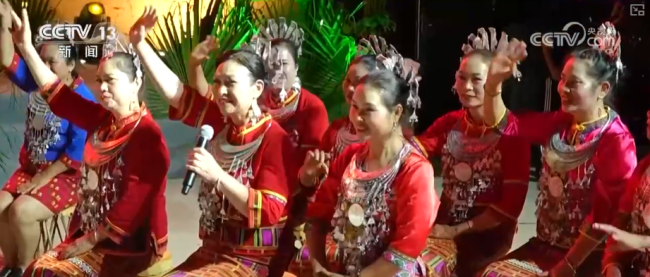 百饱读都鸣 多彩习尚“引客来”瑰丽非遗年味浓