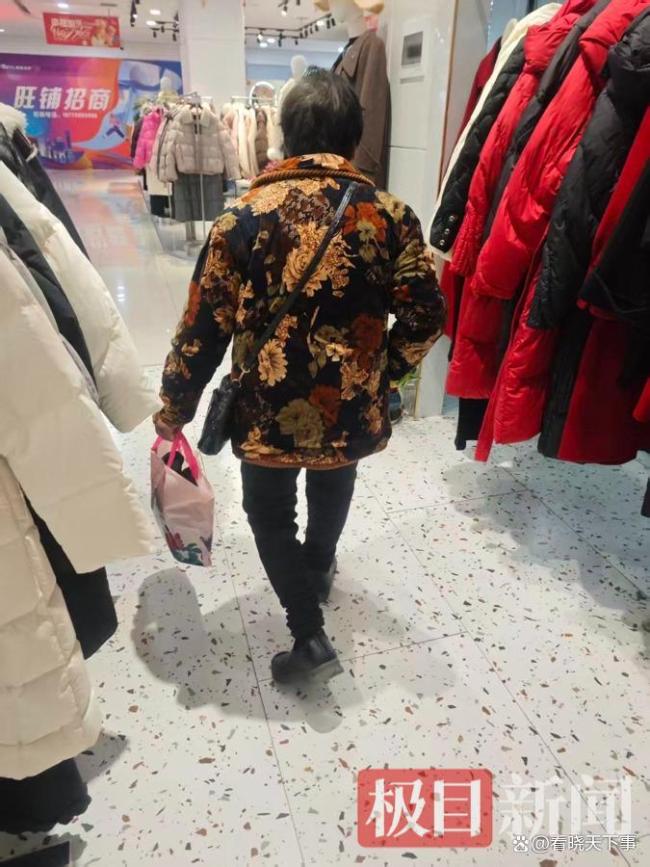 七旬老人捏35元买棉裤店主说只卖35 暖心举动感动网友