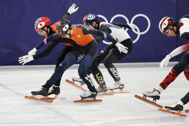 孙龙身披国旗绕场后仔细叠好 逆袭夺银感动全场