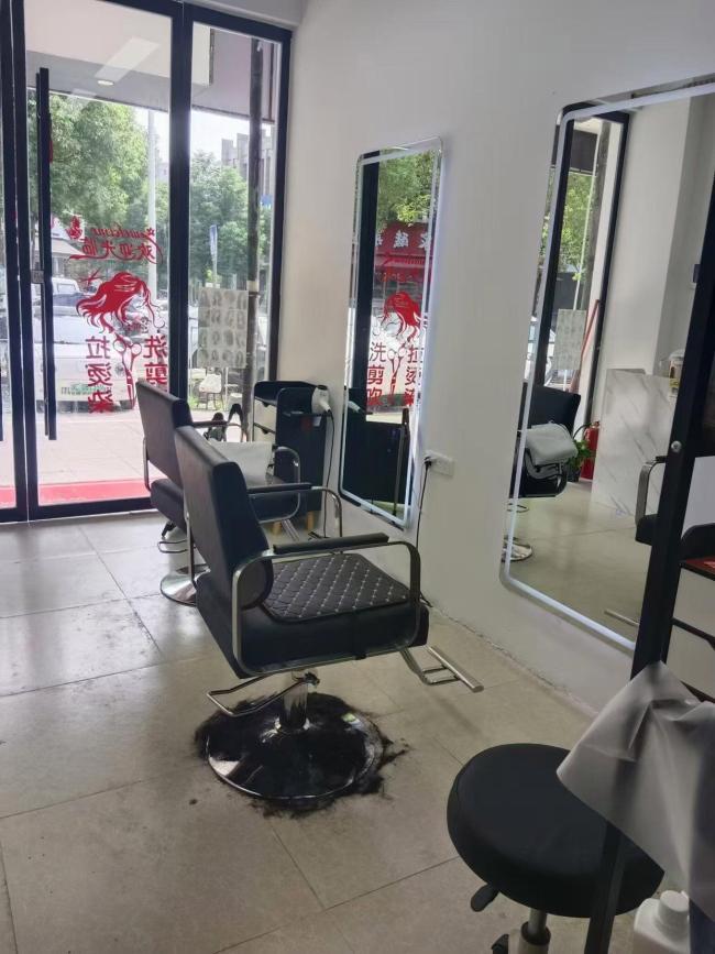 男子过年理发多花20元起诉理发店 春节涨价引争议