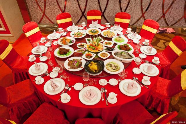 3988一桌婚宴菜冷肉硬被吐槽