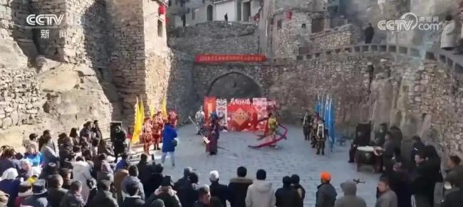 各地神态步履贺新春 多彩俗例迎新年