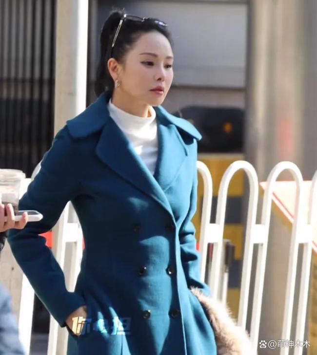 伊能静央视春晚备播上班路透 明星状态松弛积极营业