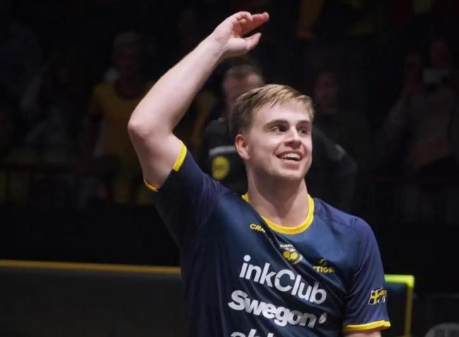 莫雷加德秀樊振东大头照 致敬与学习的象征