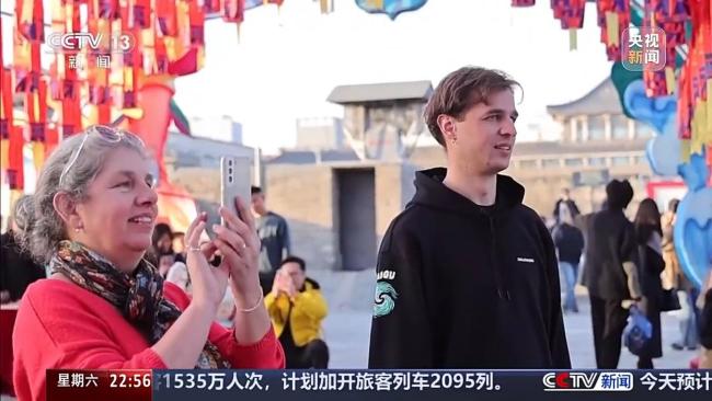 到中国过年！外国游客晒出春节新体验