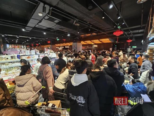 顾客在胖东来买5000元年货花500寄出