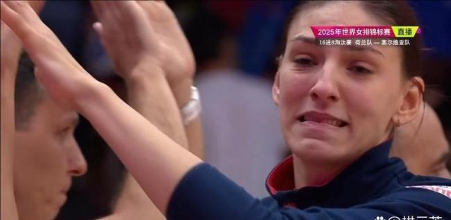 裁判无视中国队员举手示意 争议判罚引发热议