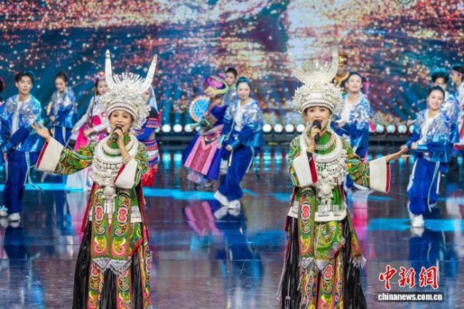 广西卫视春节联欢晚会 科技与文化碰撞的新春盛典