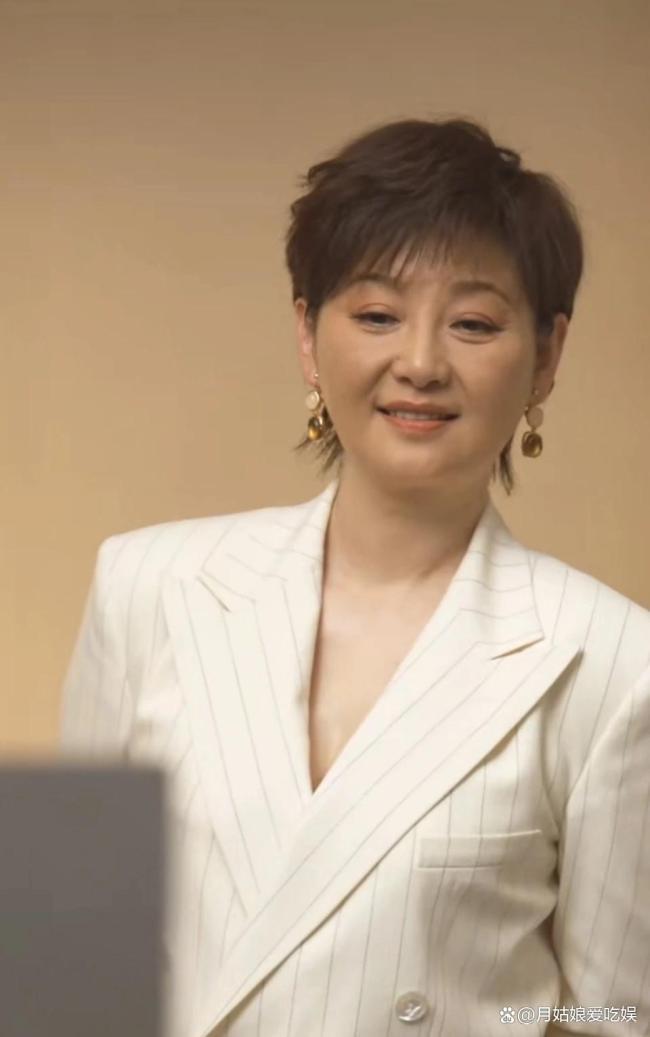 冯小刚徐帆一家三口大片 真情流露的家庭瞬间